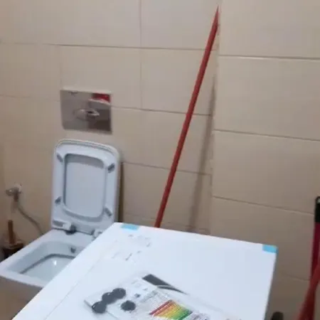 Al Secondo Piano A Qerret Kavaje Albania *