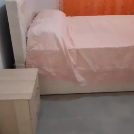 Al Secondo Piano A Qerret Kavaje Albania * Golem (Tirana)