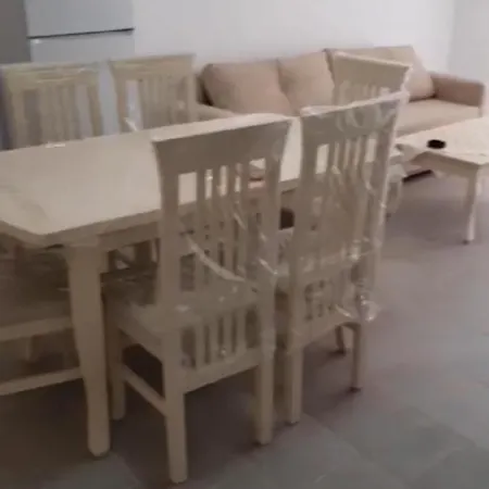 Al Secondo Piano A Qerret Kavaje Albania *